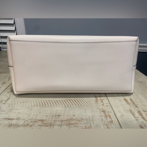 NWT COACH LTH TOWN TOTE IN COLOR "CHALK" - Picture 4 of 9